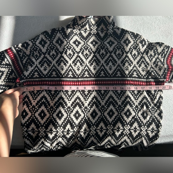 Tahari Winter Fair Isle Pull Over Aztec Print Boxy Mock Neck Sweater - Picture 6 of 6